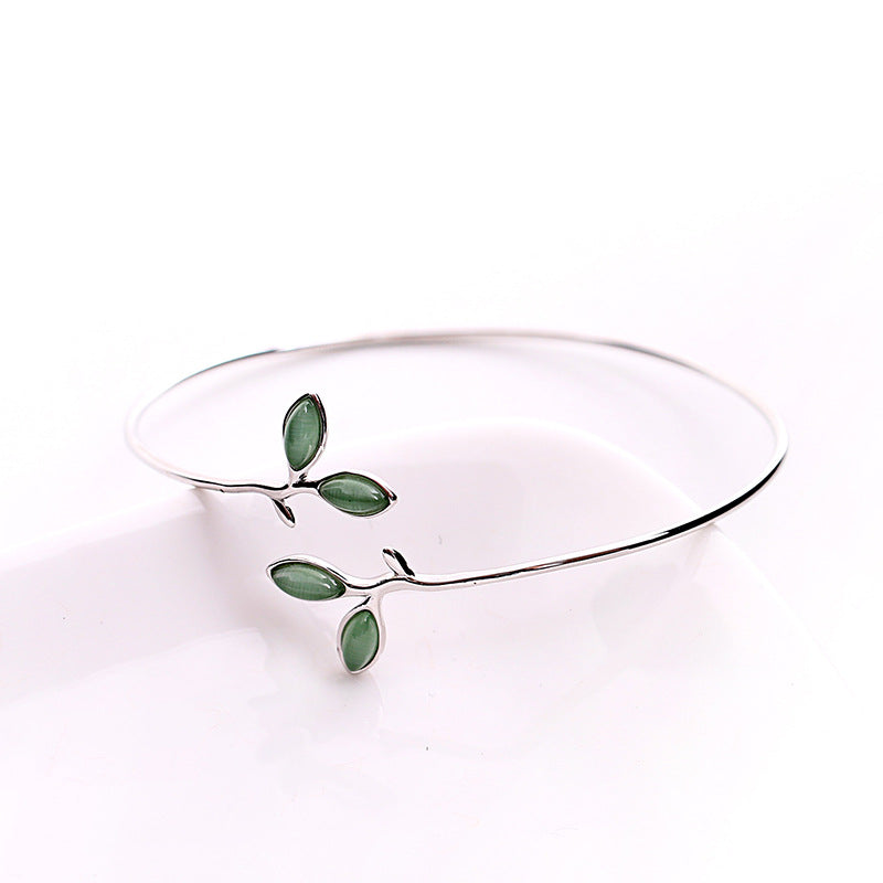 Delicate opal leaf bracelet in 925 silver by Everyday Auraa, featuring elegant leaf design for everyday style.