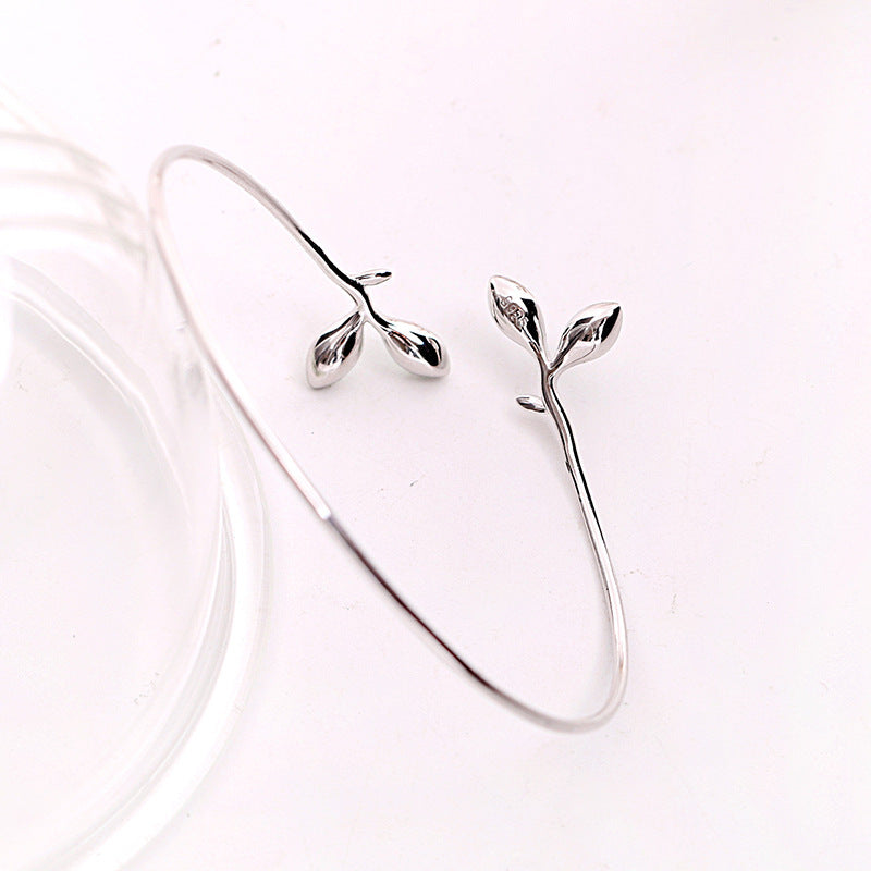 Delicate opal leaf bracelet in 925 silver from Everyday Auraa, showcasing elegant design suitable for everyday wear.