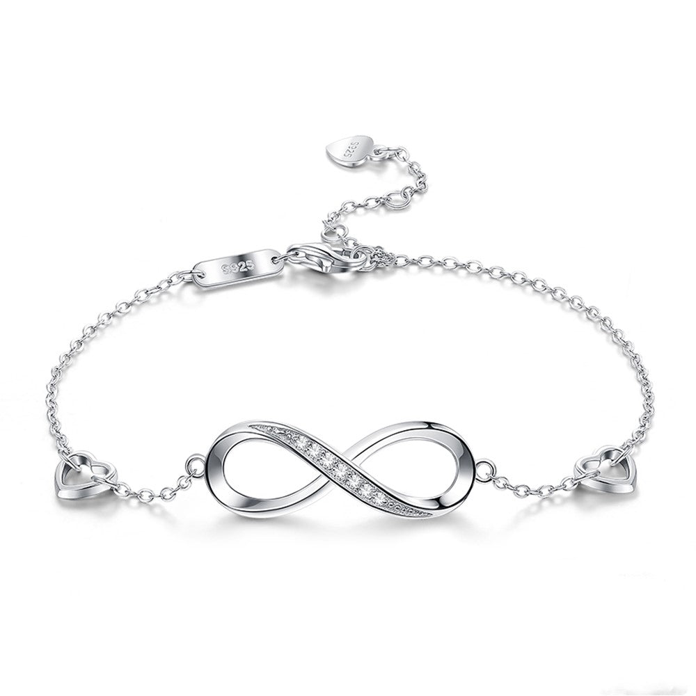 Sterling silver bracelet for women with a minimalist design, featuring a sleek and timeless style from Everyday Auraa.